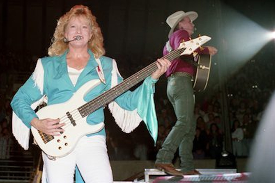 Betsy Smittle: Country Music’s Quiet Flame and the Family That Shaped Her 1 betsy-smittle